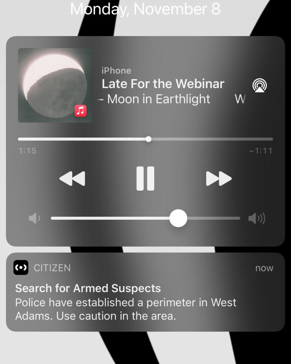 iPhone screenshot with Citizen app pop up on it