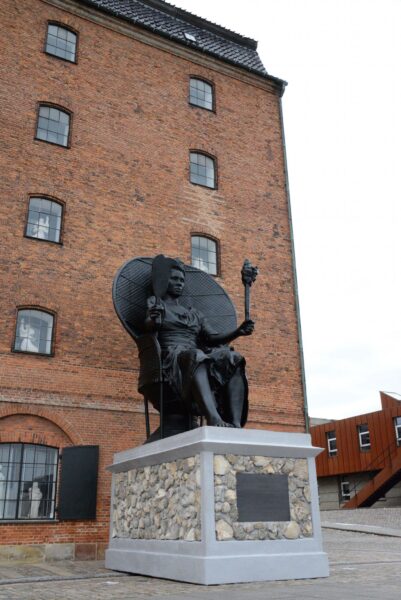 public sculpture by La Vaughn Belle and Jeannette Ehlers, “I Am Queen Mary”
