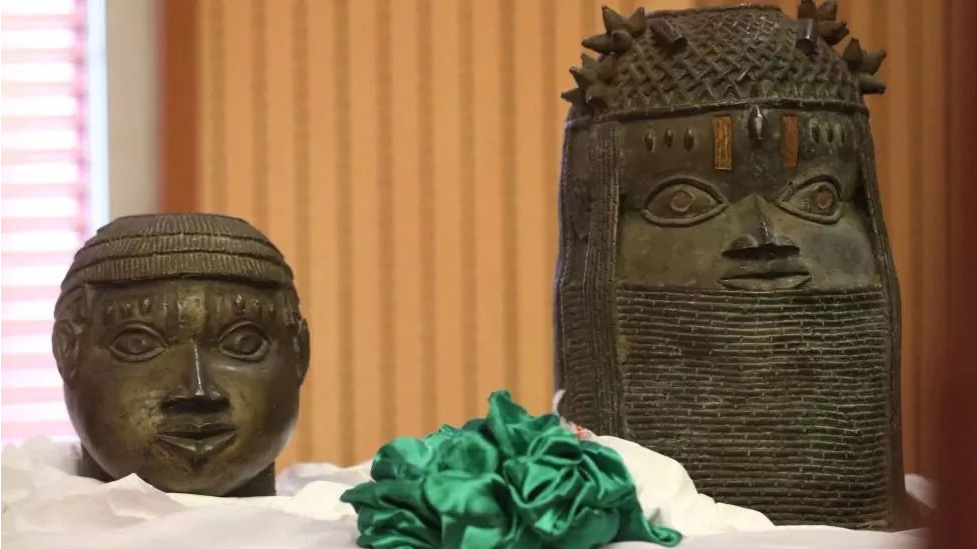 commemorative head of an ọ́bà or king, Benin Bronze
